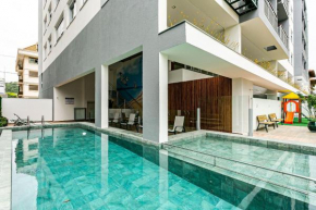 Apartamento moderno e sofisticado em Jurerê 200m do mar JRR103